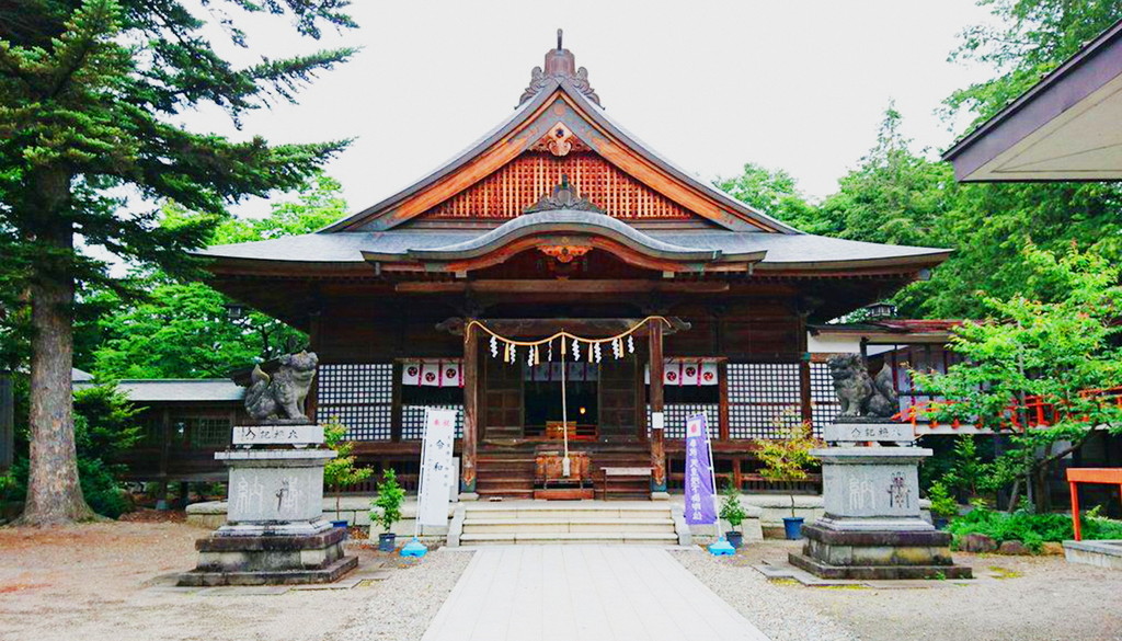 谷地八幡宮正面